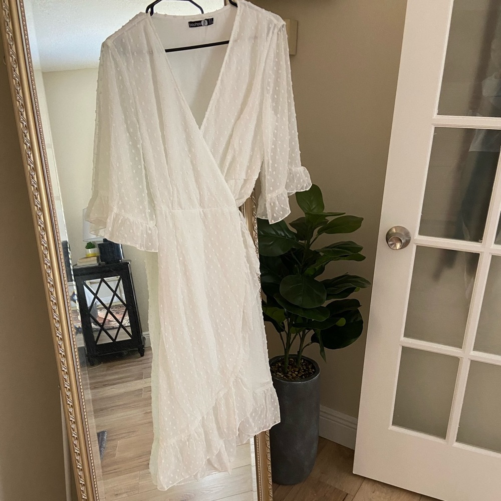 Boohoo white wrap dress - Size 10